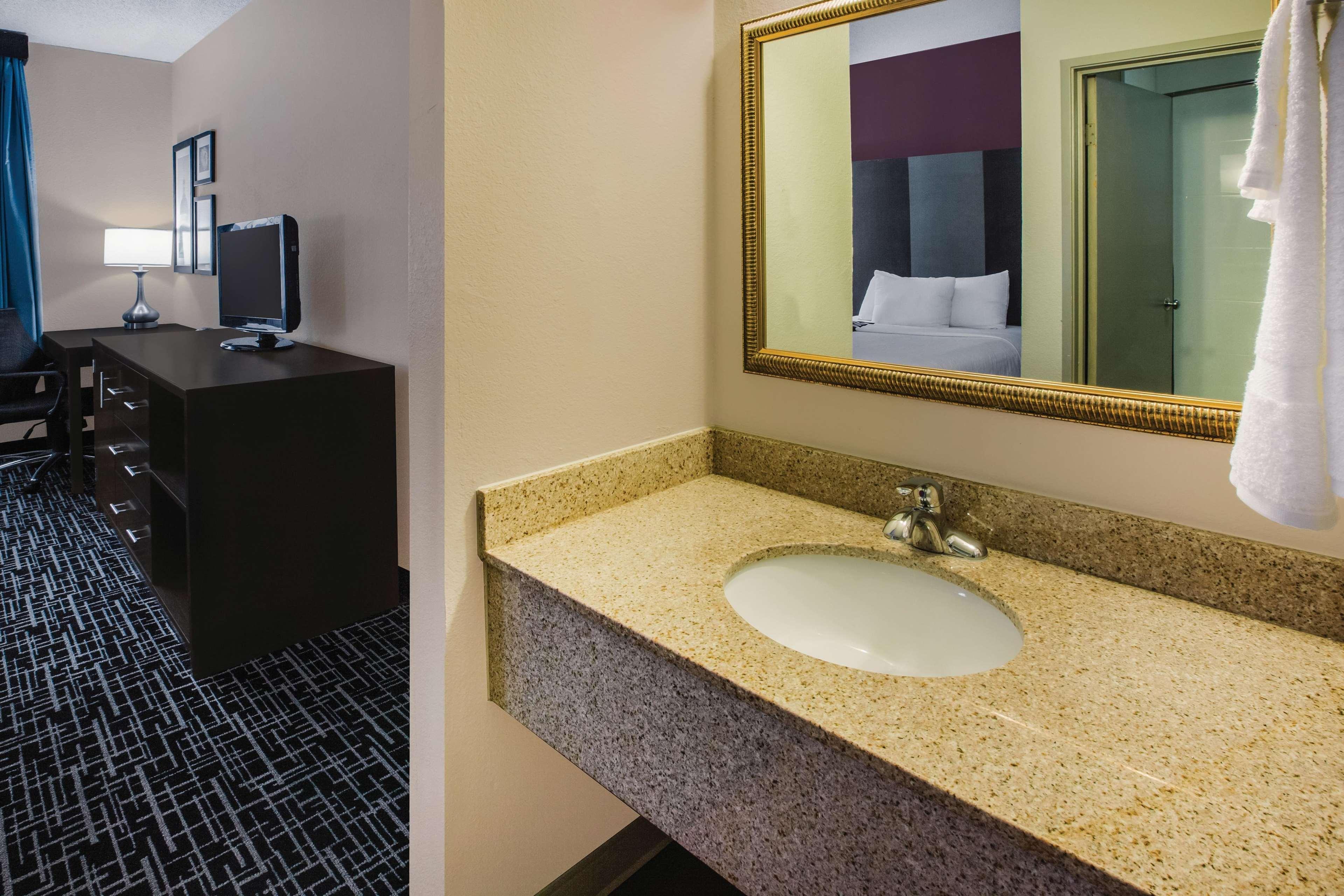 La Quinta Inn By Wyndham Indianapolis North Екстер'єр фото