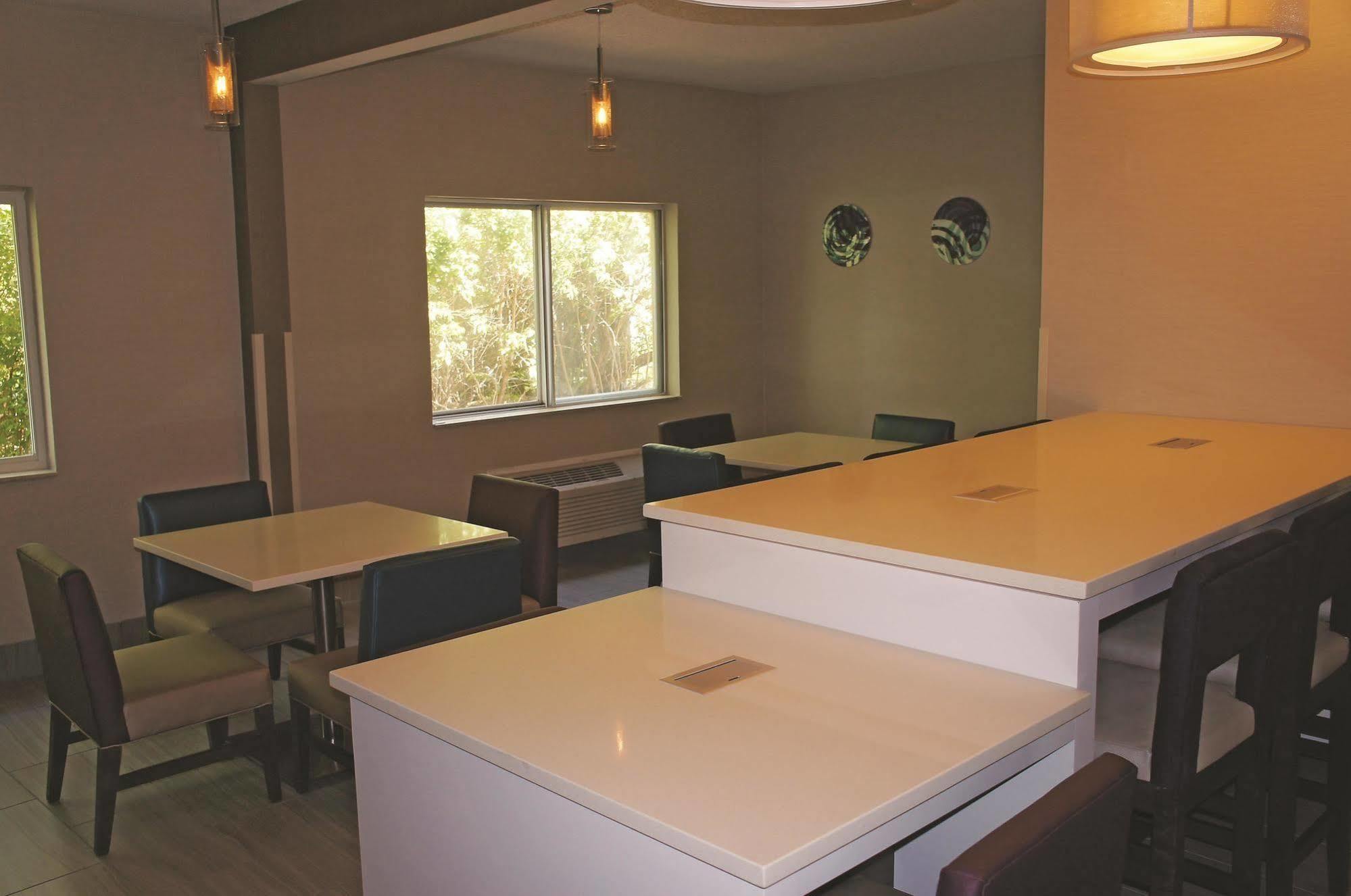 La Quinta Inn By Wyndham Indianapolis North Екстер'єр фото